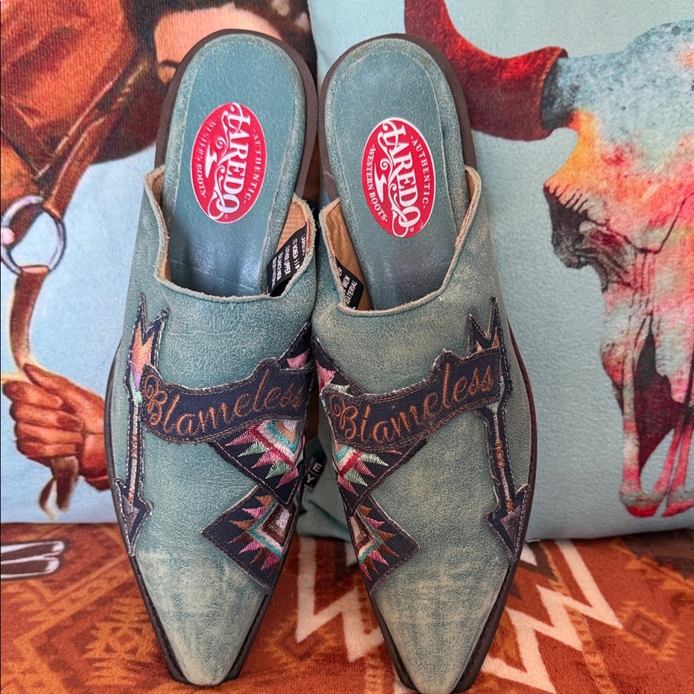Laredo Women's Embroidered Mules - Teal and Black
Blameless
9.5
